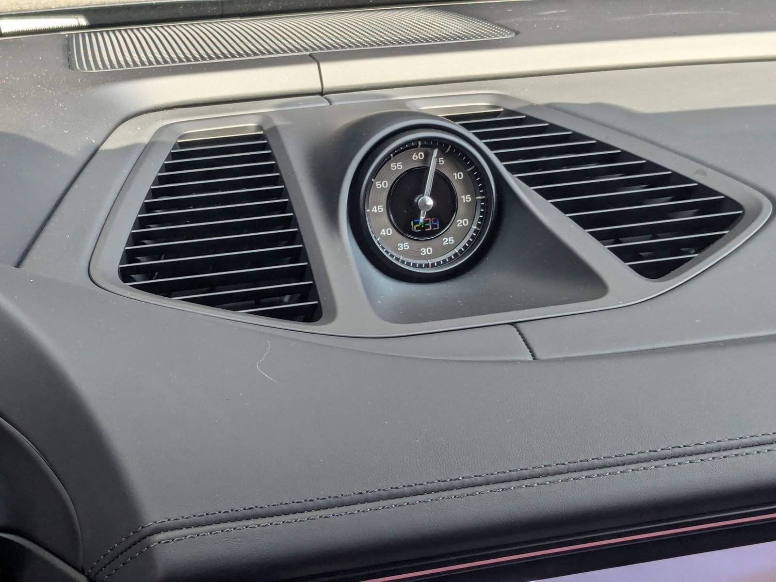 Used 2025 Porsche Macan Turbo Electric image 21