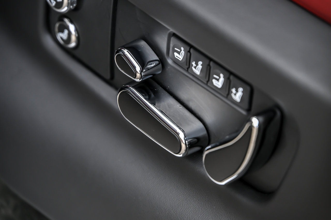Used 2022 Bentley Bentayga AWD/4WD image 38