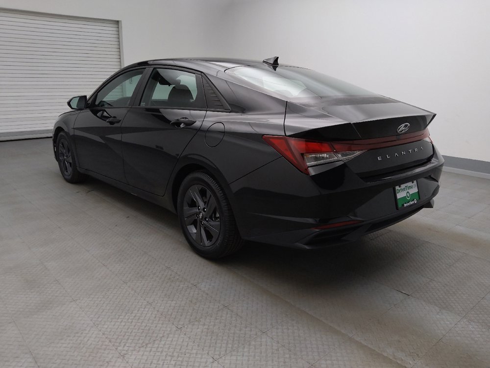 Used 2022 Hyundai Elantra SEL w/ Convenience Package FWD image 5