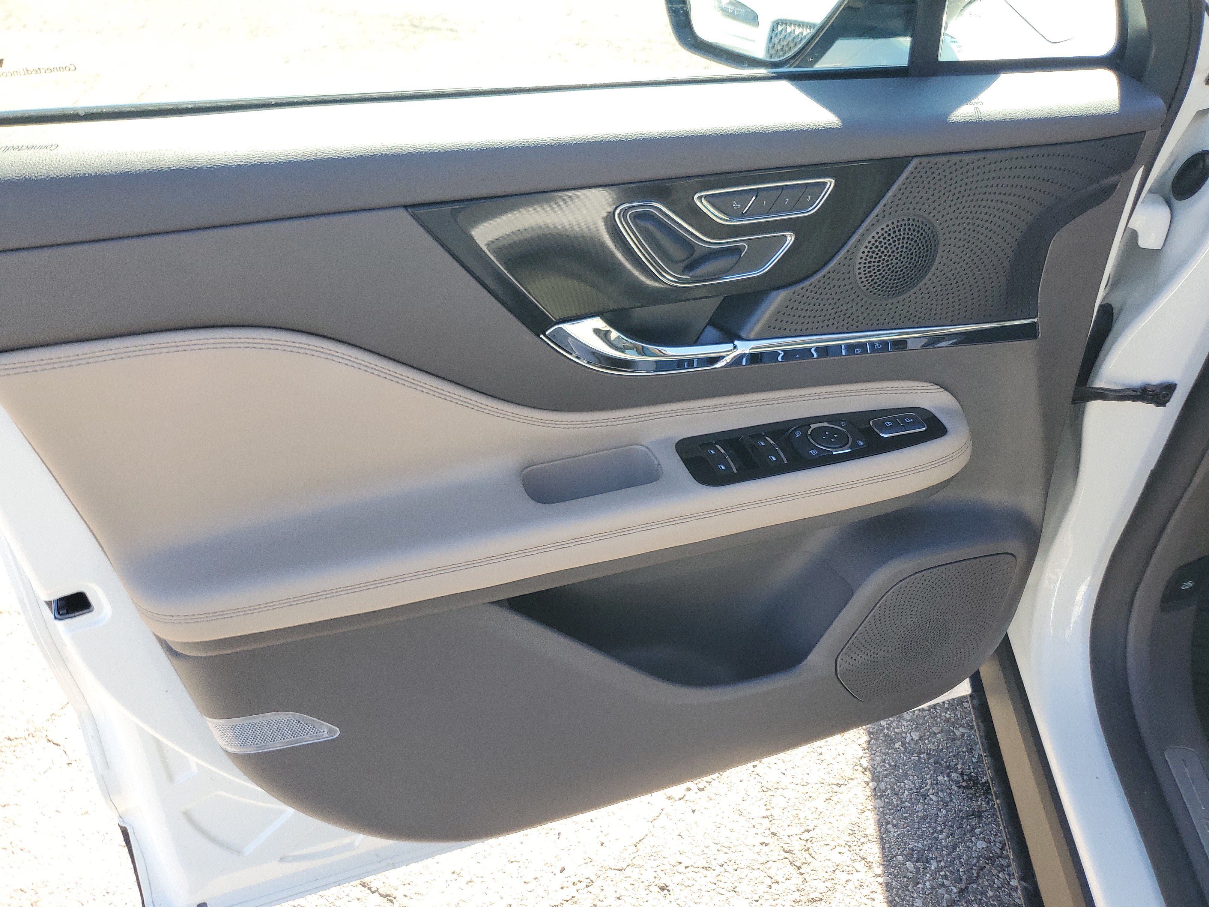 Used 2024 Lincoln Corsair AWD w/ Equipment Group 101A image 10
