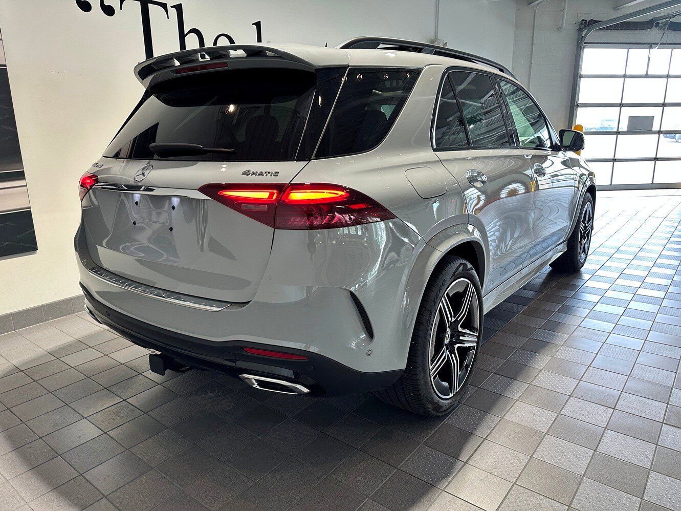 Used 2025 Mercedes-Benz GLE 350 4MATIC image 4