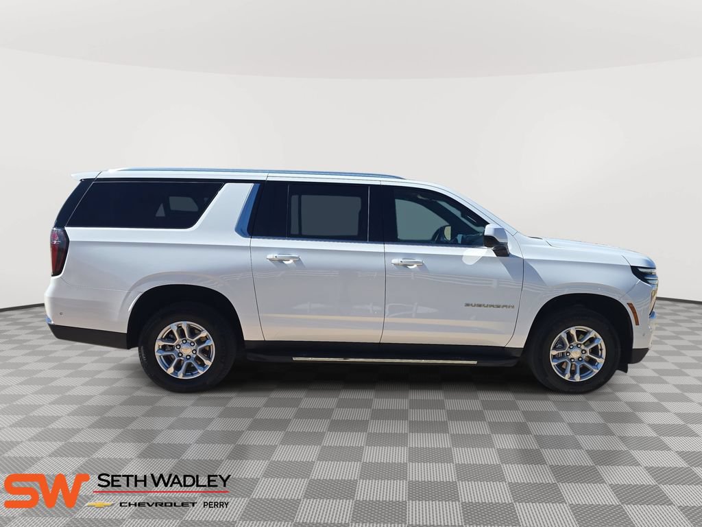 Used 2025 Chevrolet Suburban LT AWD/4WD image 8