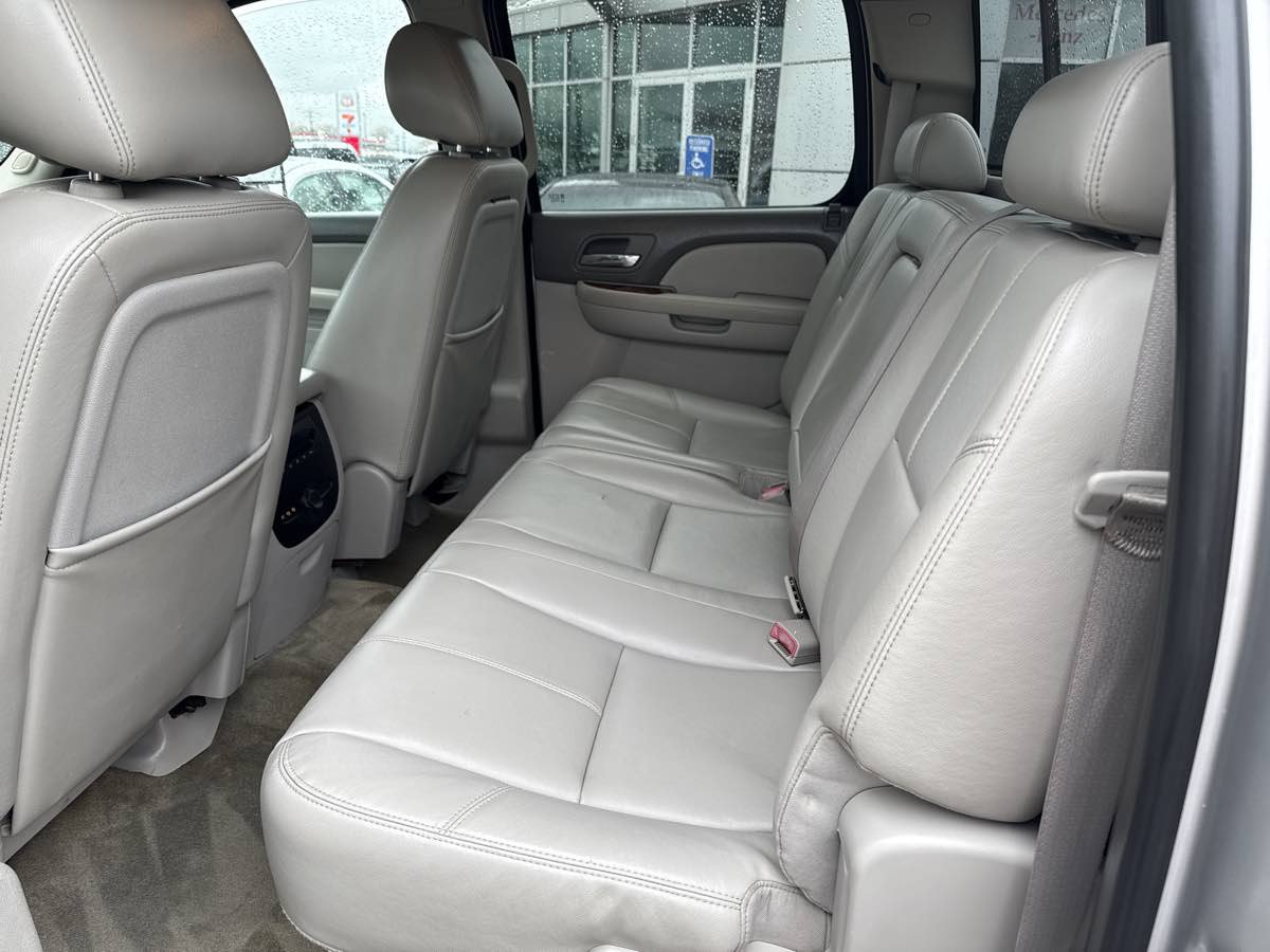 Used 2011 GMC Sierra 2500 SLT w/ Entertainment Package AWD/4WD image 13