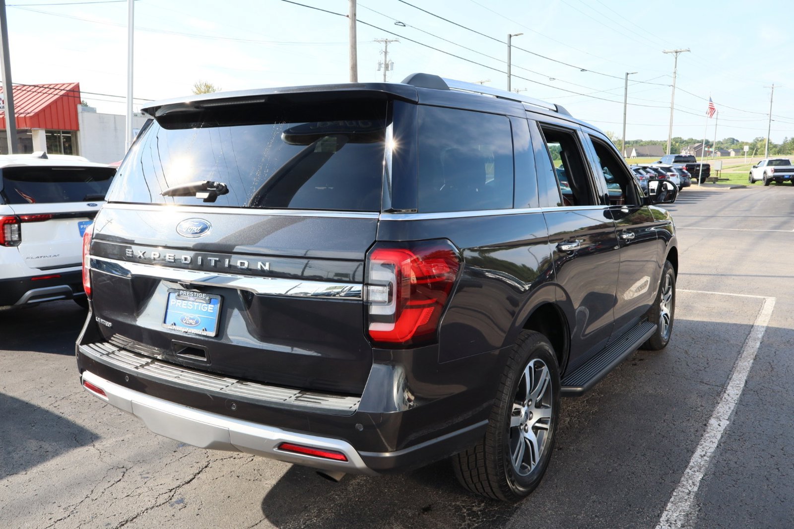 Used 2024 Ford Expedition Limited AWD/4WD image 6