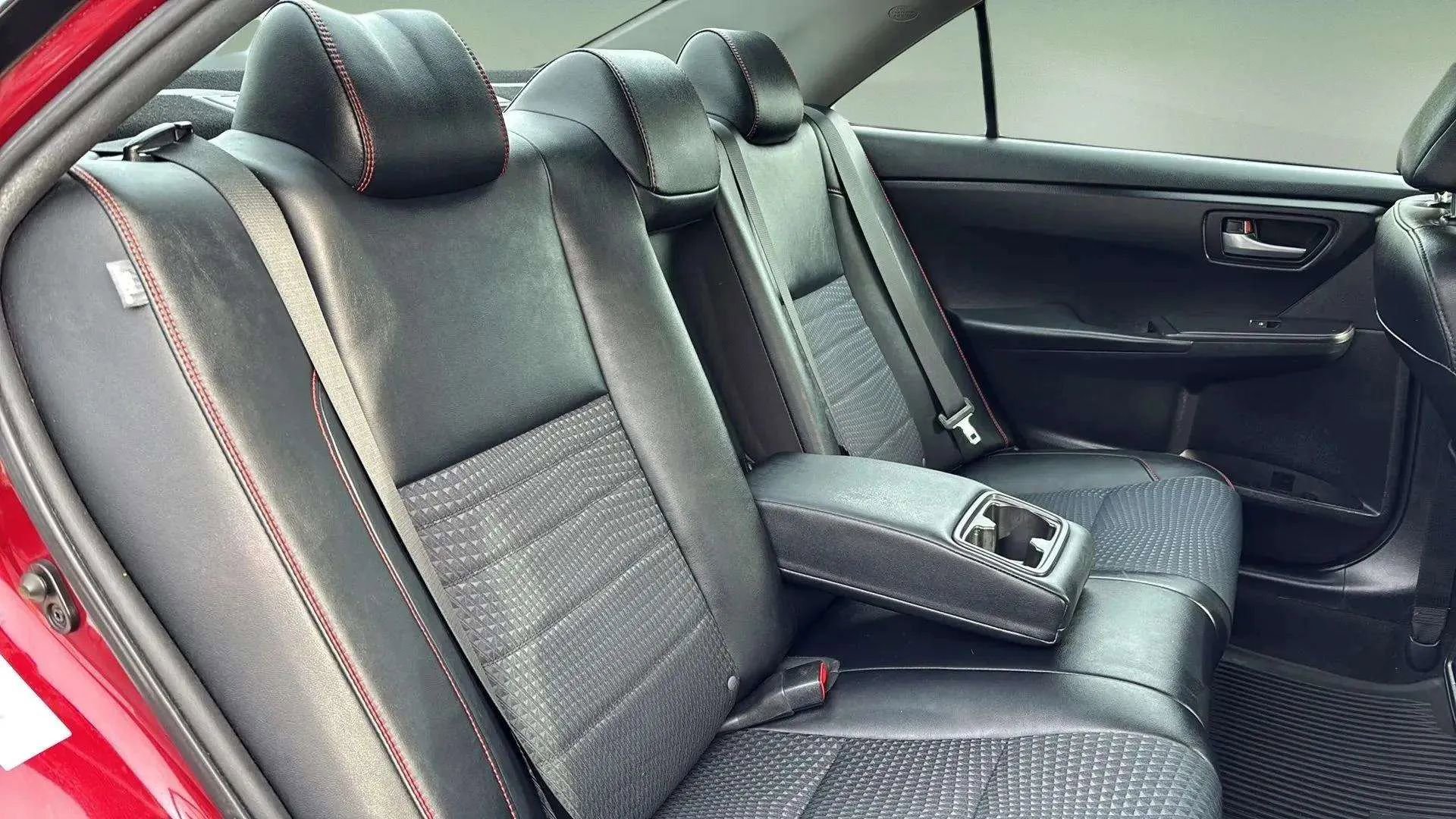 Used 2015 Toyota Camry SE image 20