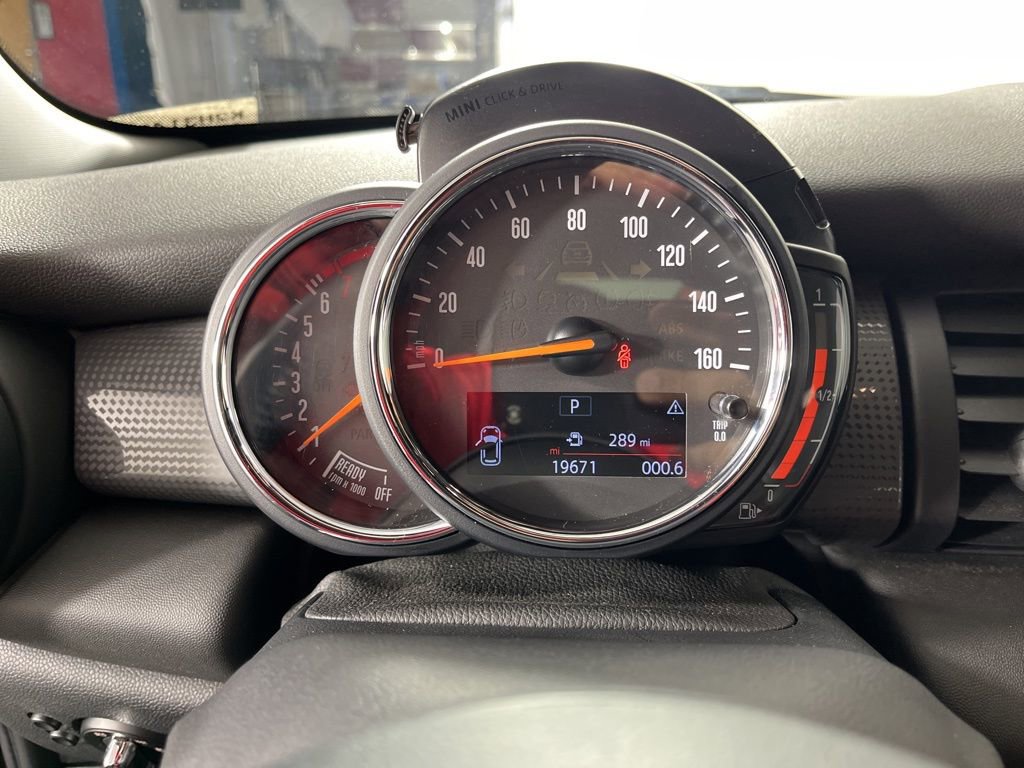 Used 2019 MINI Cooper 2-Door Hardtop image 32