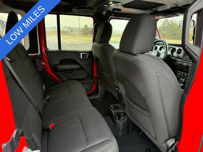 Used 2020 Jeep Wrangler Unlimited Sahara image 11