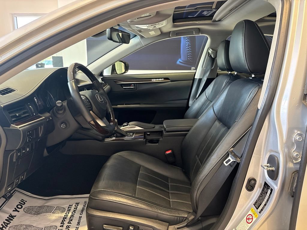 Used 2016 Lexus ES 350 w/ Luxury Package w/Wood Trim FWD image 14
