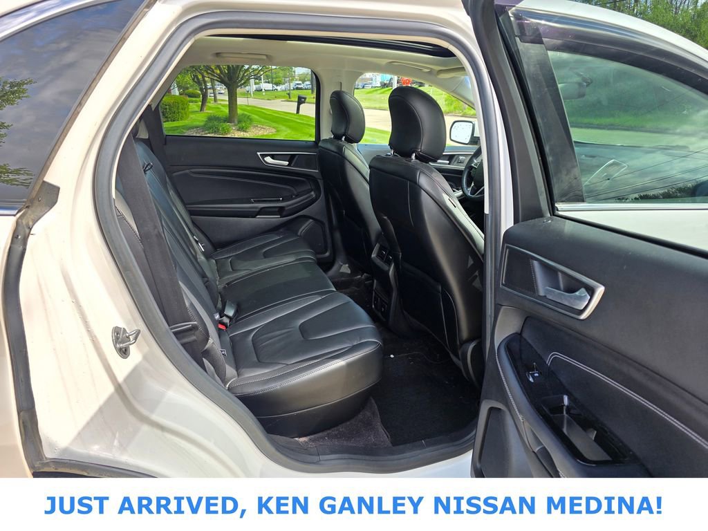 Used 2016 Ford Edge Titanium w/ Technology Package AWD/4WD image 19