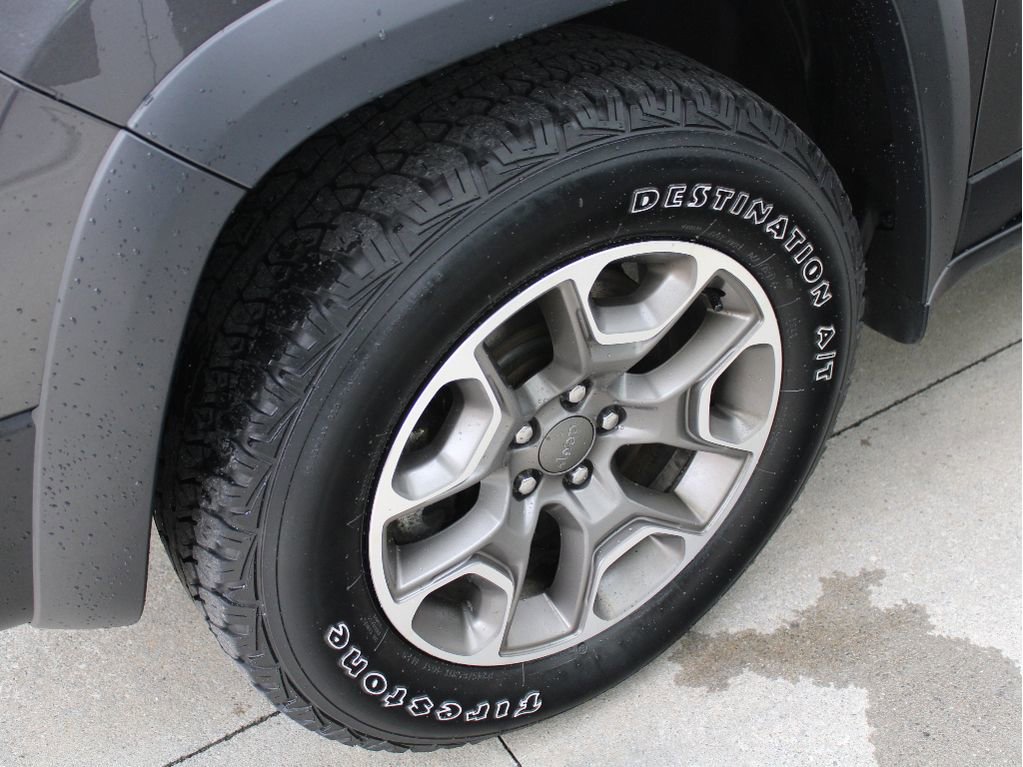 Used 2021 Jeep Cherokee Trailhawk image 36