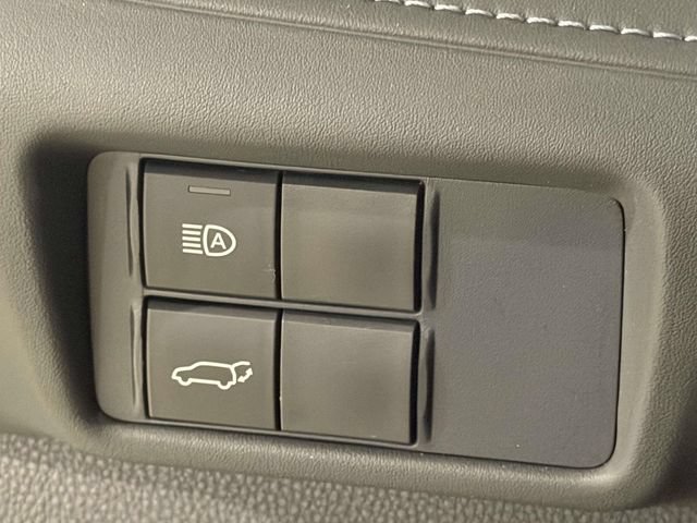 Used 2021 Toyota Highlander XLE AWD/4WD image 36