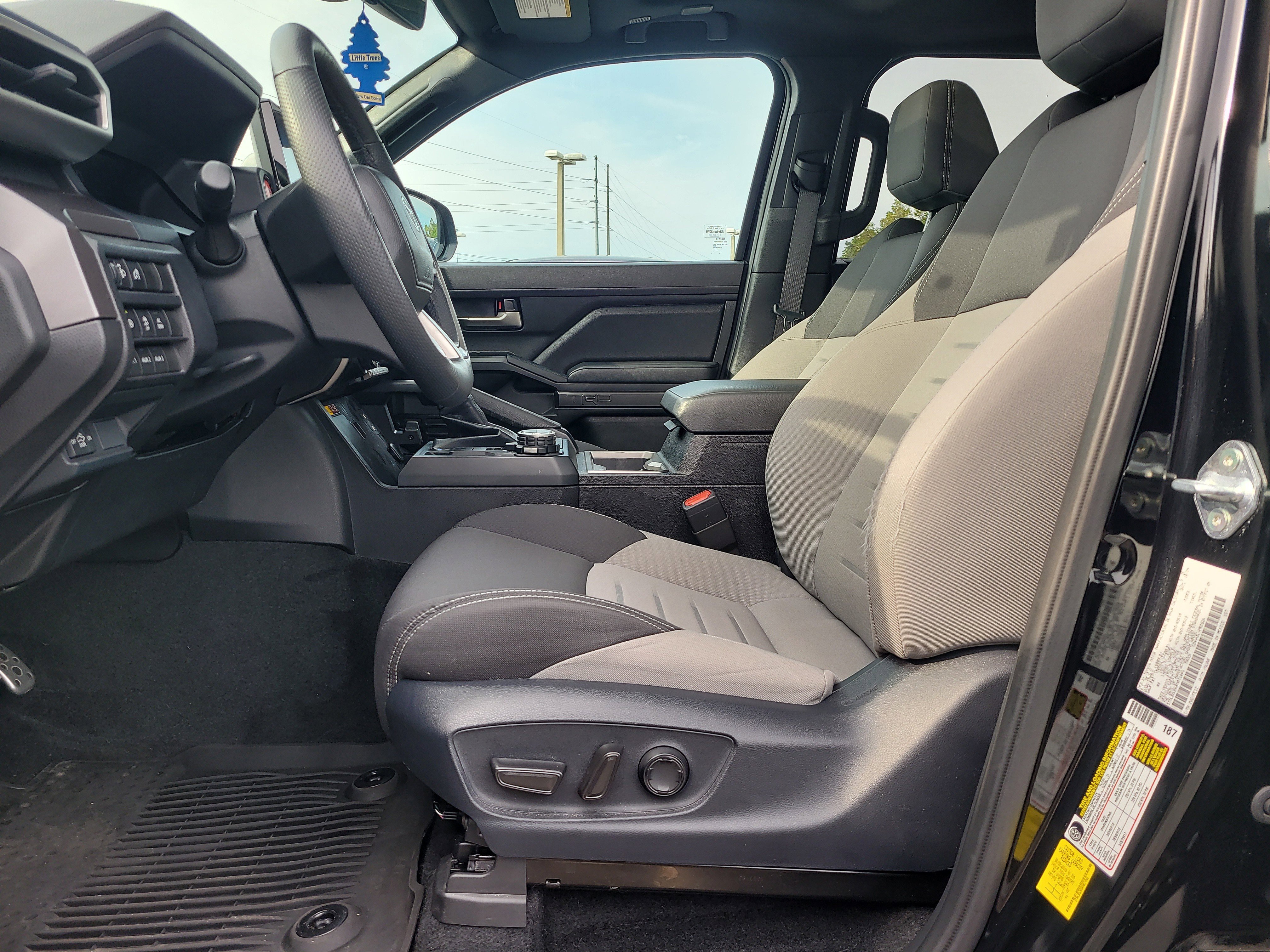 Used 2024 Toyota Tacoma TRD Sport w/ TRD Sport Upgrade Package image 16