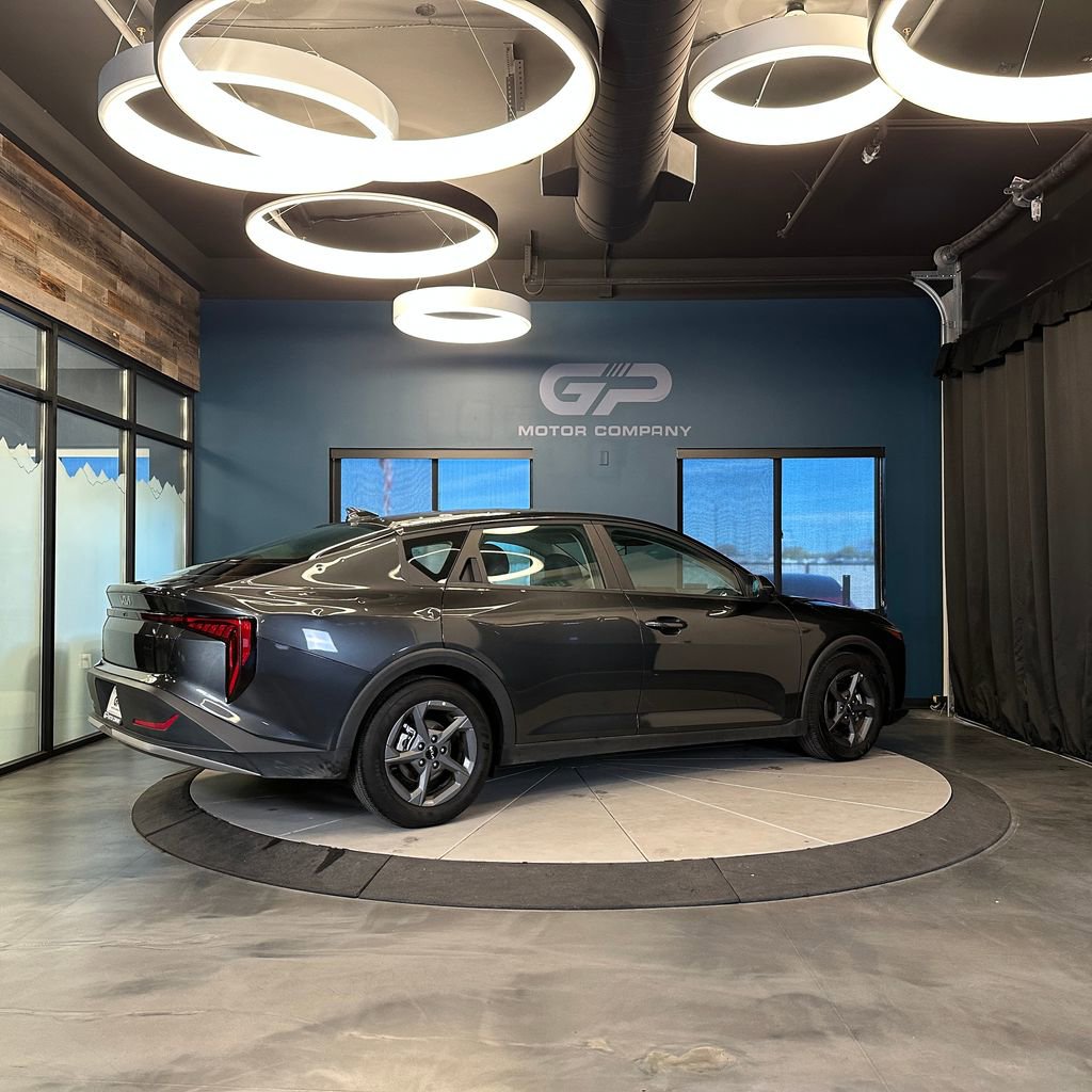 Used 2025 Kia K4 LXS image 3