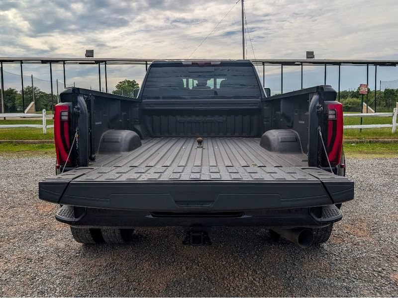 Used 2024 GMC Sierra 3500 Denali Ultimate AWD/4WD image 8