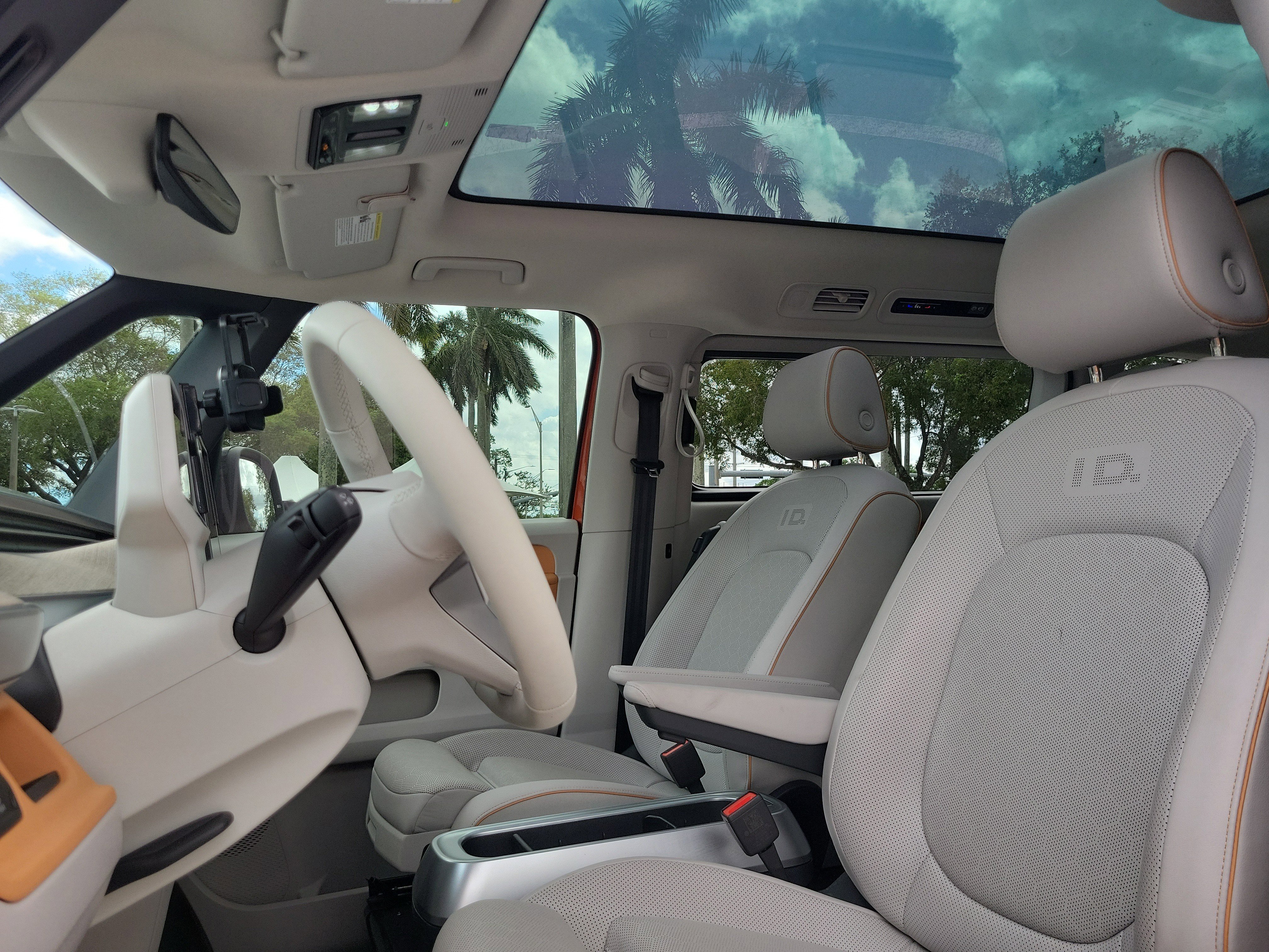 Used 2025 Volkswagen ID. Buzz 1st Edition image 23