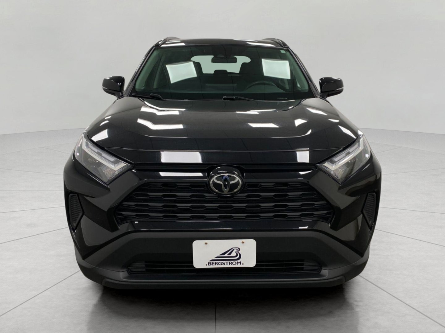 Used 2025 Toyota RAV4 XLE AWD/4WD image 10