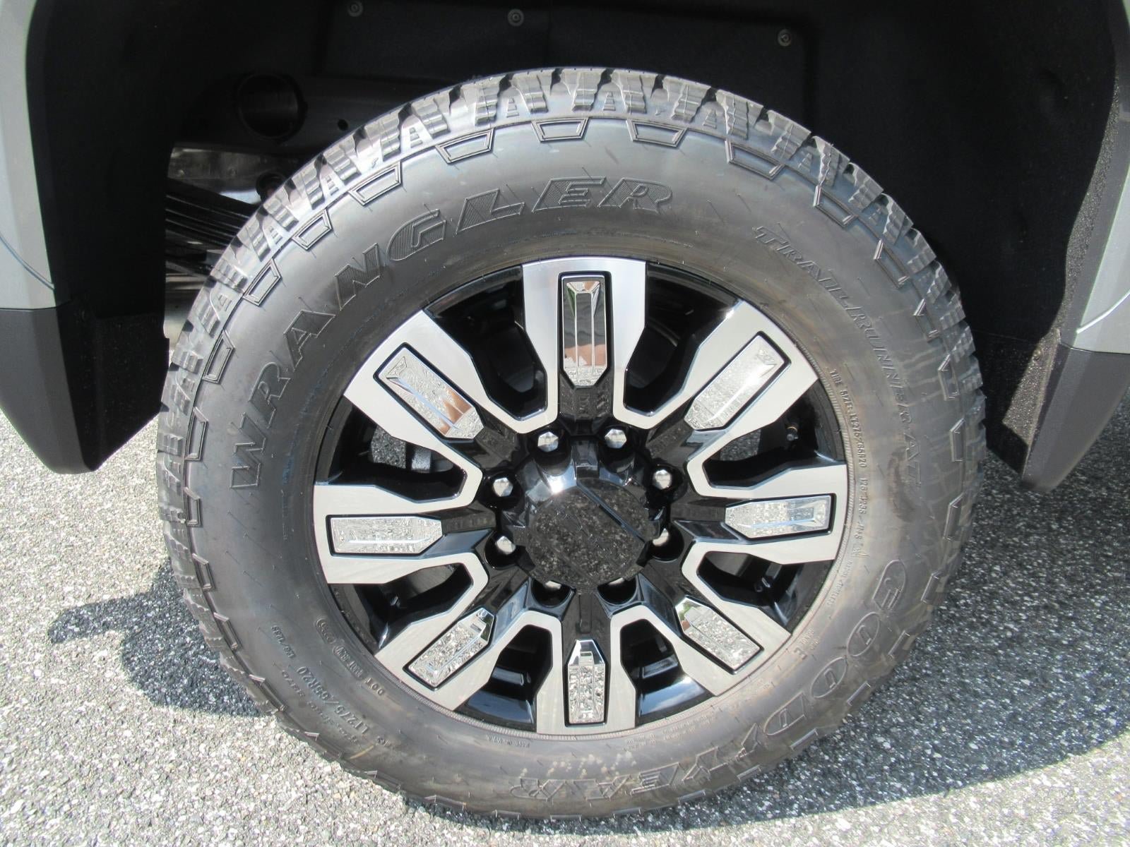 New 2026 GMC Sierra 2500 Denali w/ Denali Reserve Package AWD/4WD image 8