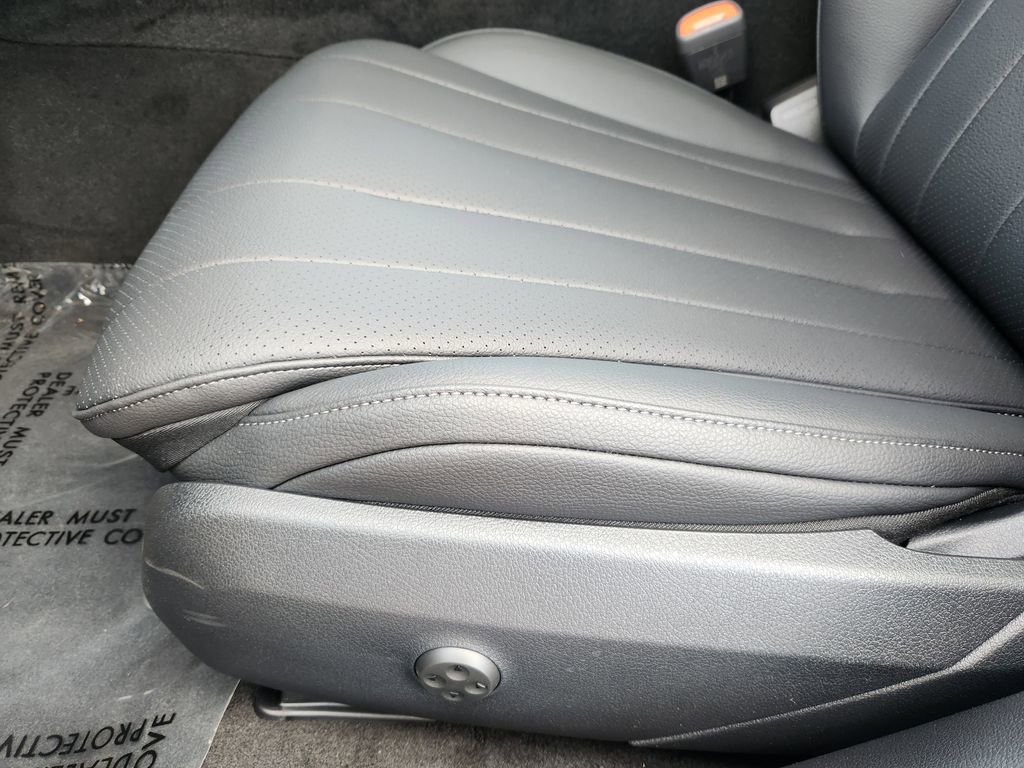New 2026 Mercedes-Benz E 350 4MATIC Sedan image 24