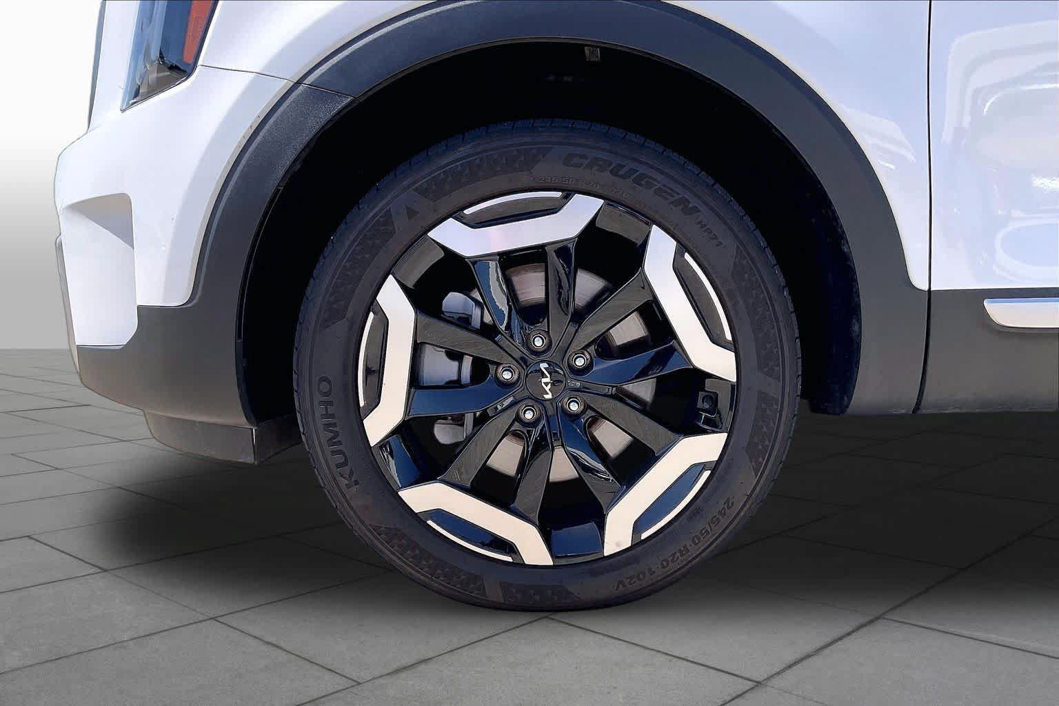 Used 2025 Kia Telluride S FWD image 9