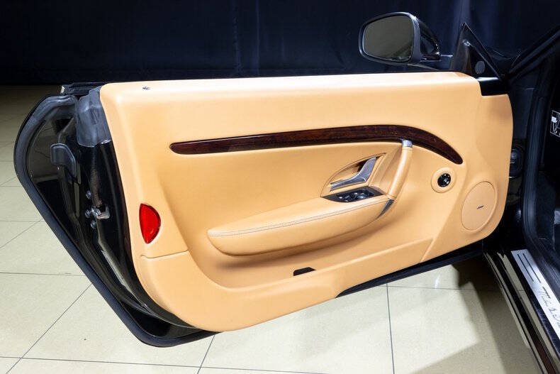Used 2015 Maserati GranTurismo Convertible RWD image 42