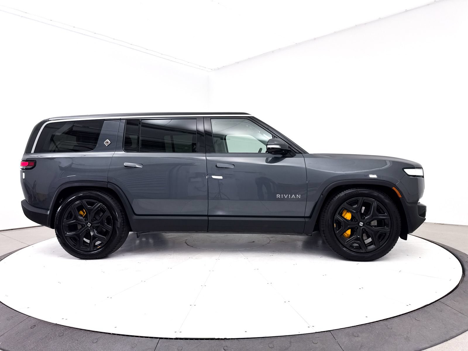 Used 2023 Rivian R1S Adventure AWD/4WD image 20