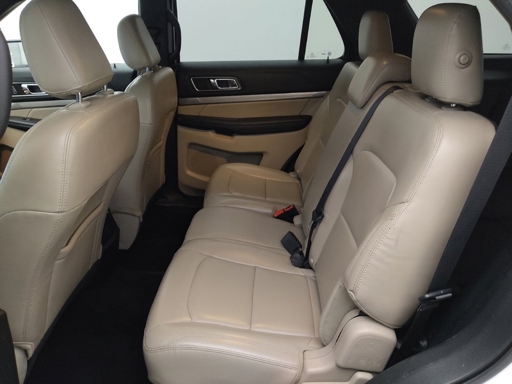Used 2019 Ford Explorer XLT w/ Equipment Group 202A AWD/4WD image 18