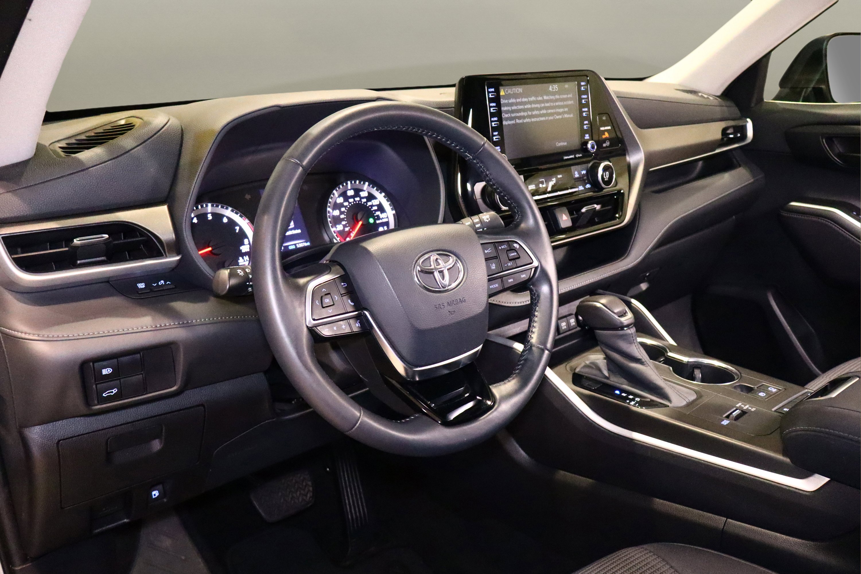 Used 2020 Toyota Highlander LE image 10