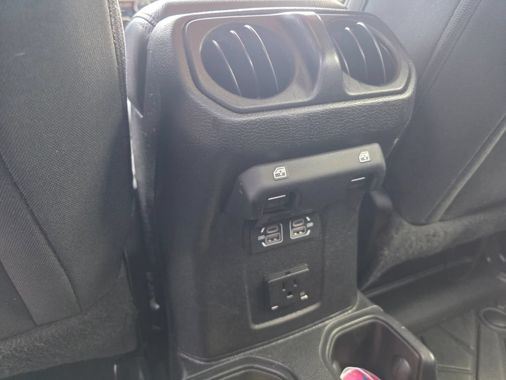 Used 2021 Jeep Gladiator Overland AWD/4WD image 10