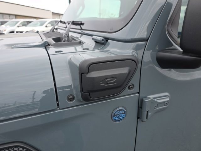 Used 2025 Jeep Wrangler Unlimited Sahara w/ Safety Group image 57