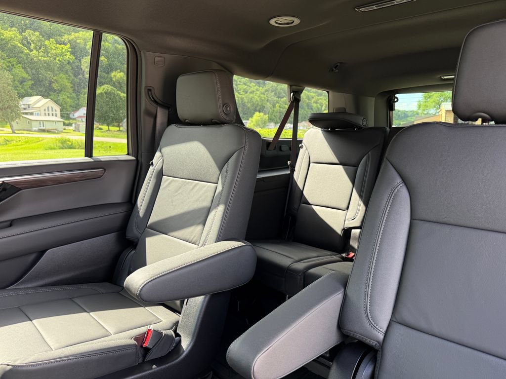New 2026 Chevrolet Suburban LT w/ Comfort Package AWD/4WD image 39