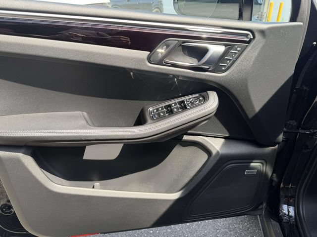 Certified 2023 Porsche Macan S AWD/4WD image 21