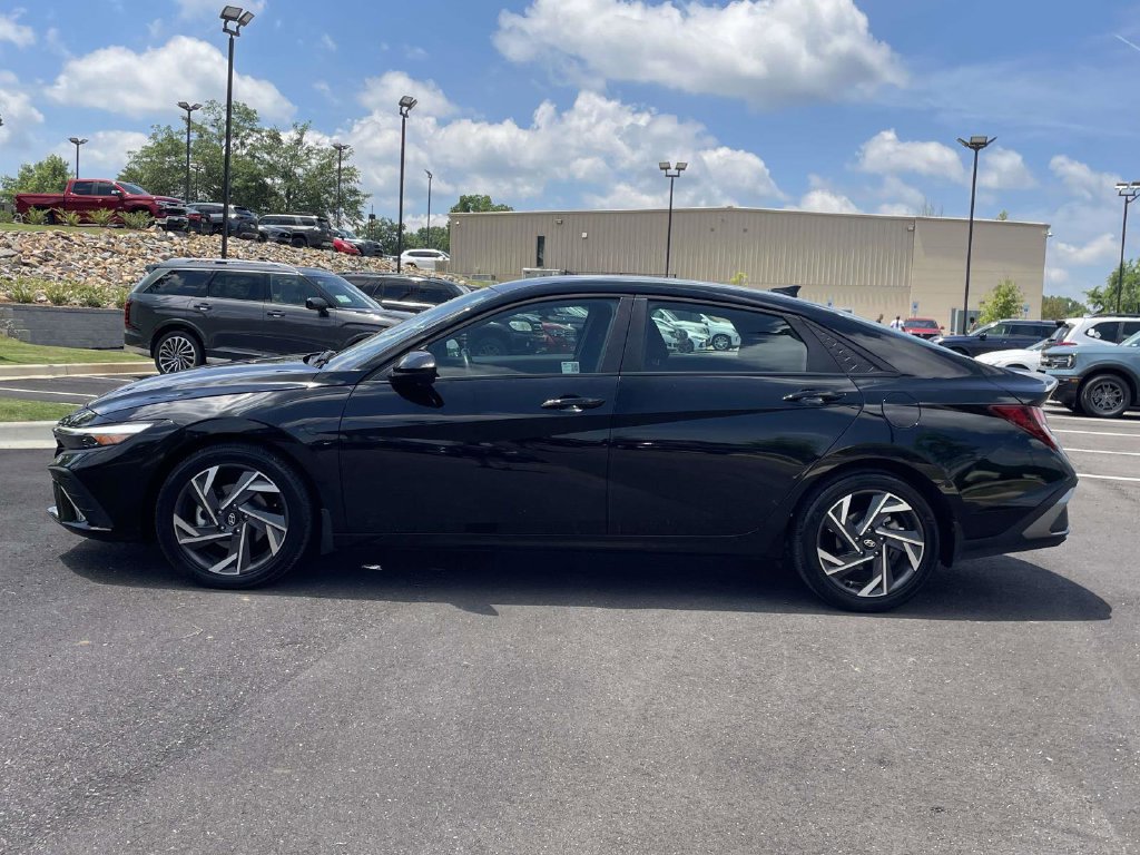 Used 2025 Hyundai Elantra Sport FWD image 6