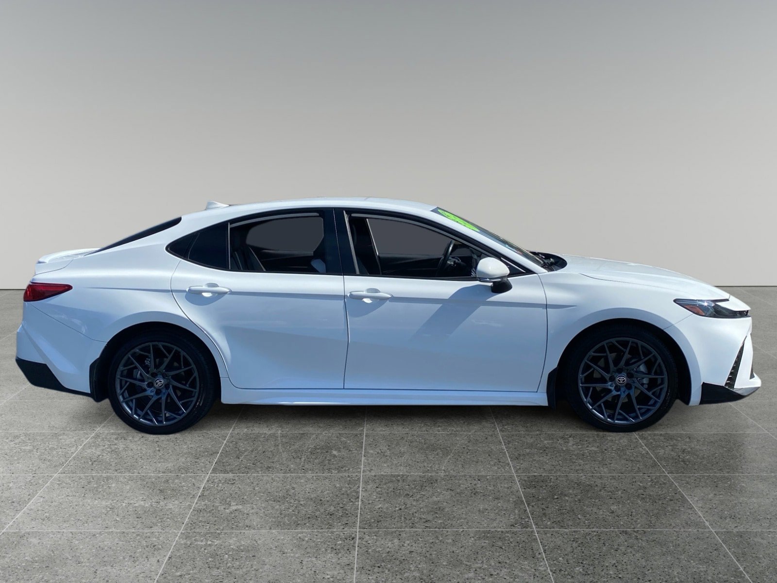 Used 2025 Toyota Camry SE FWD image 6