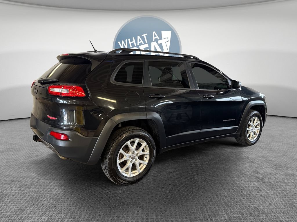 Used 2015 Jeep Cherokee Trailhawk w/ Comfort/Convenience Group AWD/4WD image 3