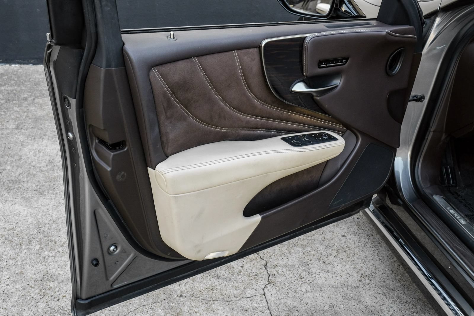 Used 2018 Lexus LS 500 AWD w/ Interior Upgrade Package image 41