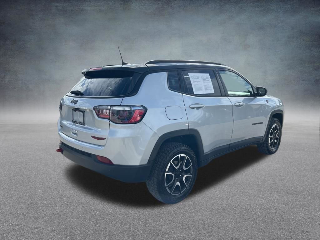 Used 2024 Jeep Compass Trailhawk image 4