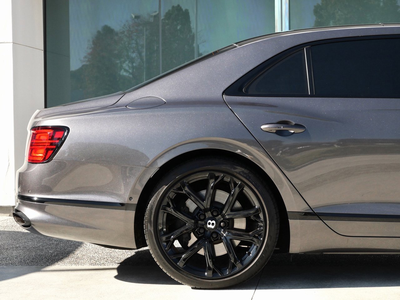 Certified 2024 Bentley Flying Spur W12 image 9