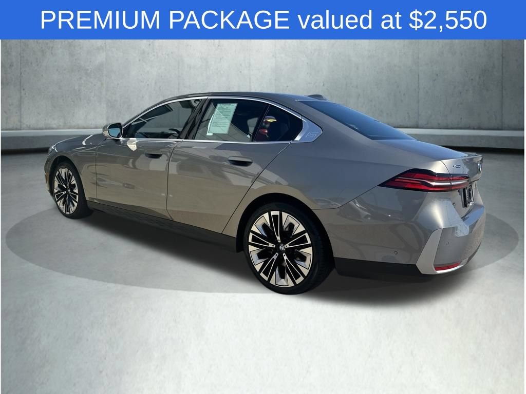 Used 2025 BMW 540i xDrive AWD/4WD image 4