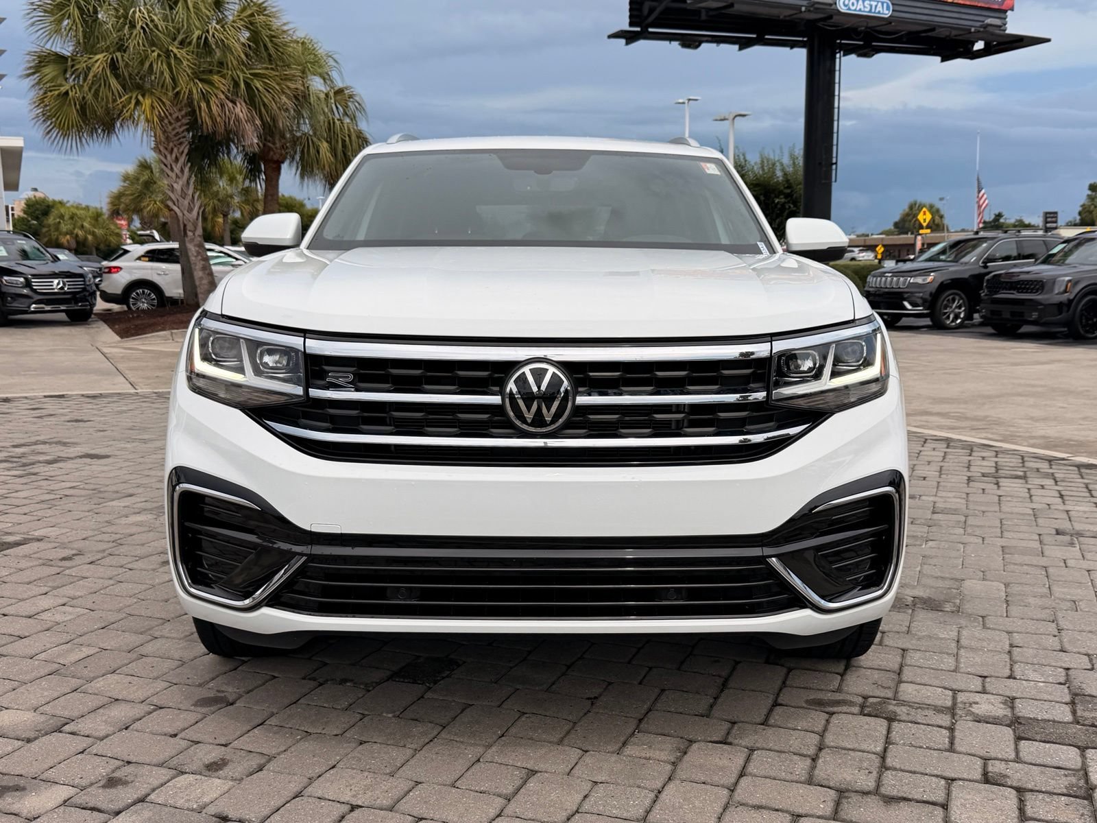 Used 2021 Volkswagen Atlas Cross Sport SE w/ Panoramic Sunroof Package FWD image 5