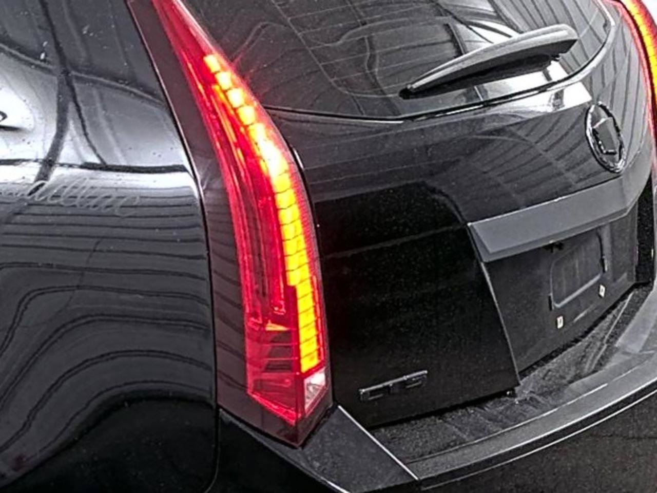 Used 2010 Cadillac CTS Performance RWD image 9