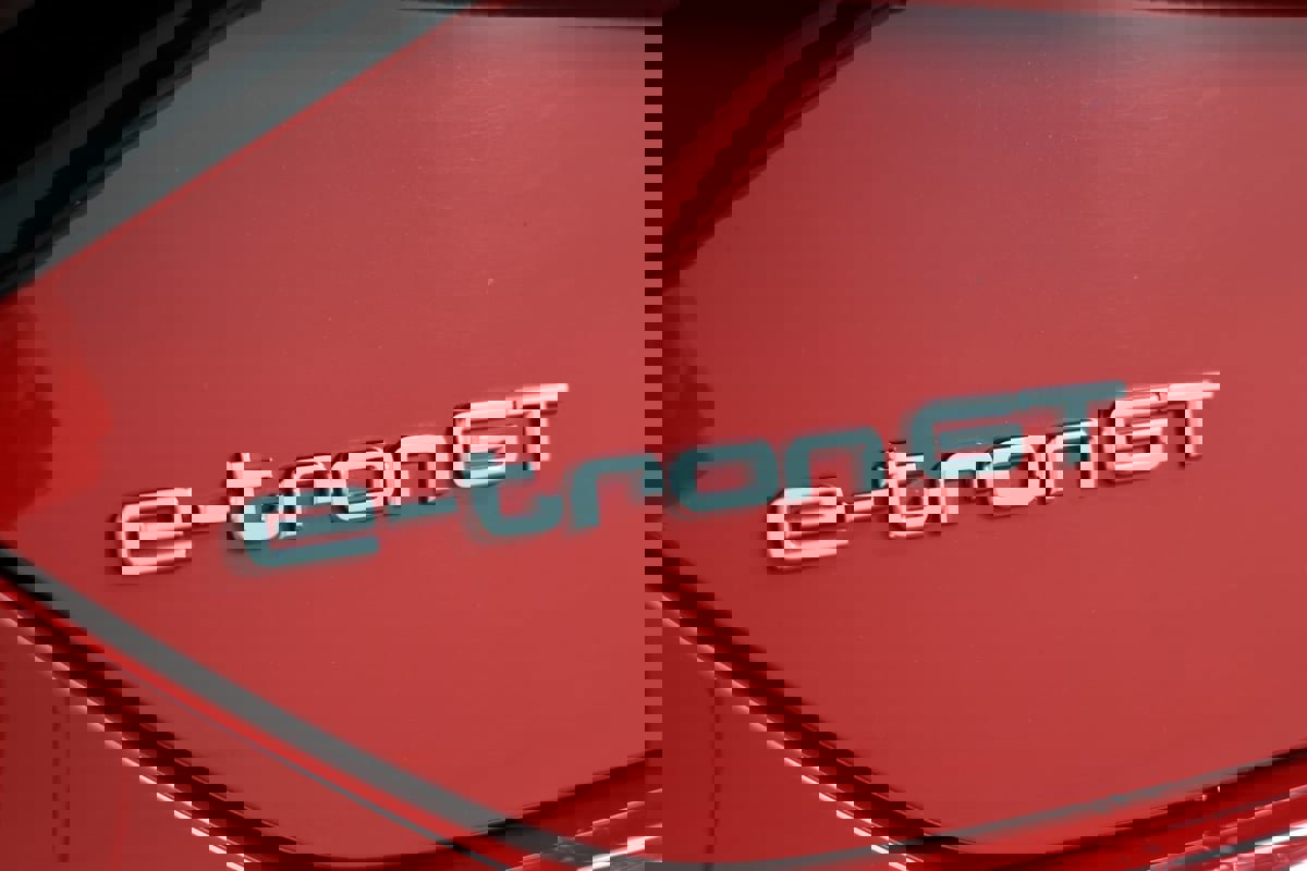 Used 2022 Audi e-tron GT Prestige image 16