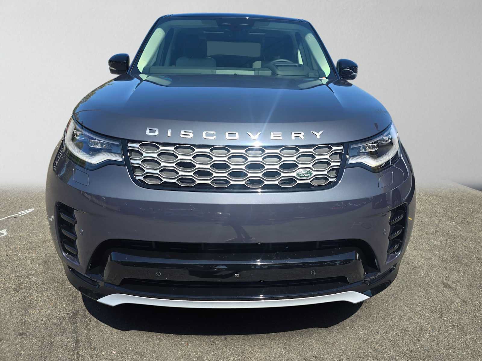 Used 2025 Land Rover Discovery Metropolitan Edition AWD/4WD image 8