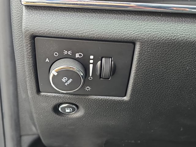 Used 2021 Jeep Grand Cherokee Limited AWD/4WD image 12