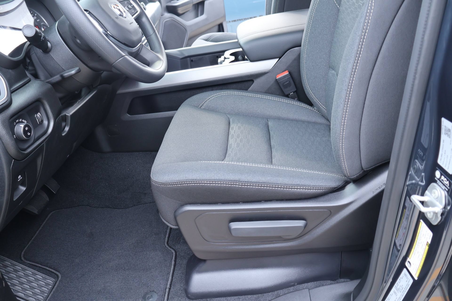 New 2026 RAM 1500 Express AWD/4WD image 10