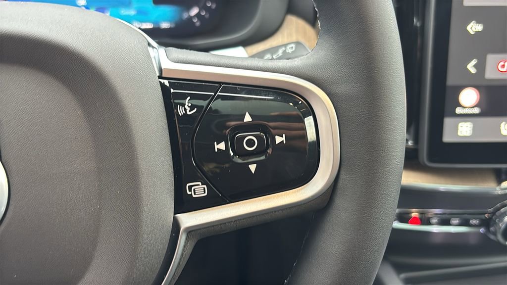 New 2026 Volvo XC60 B5 Plus w/ Protection Package Premier image 18