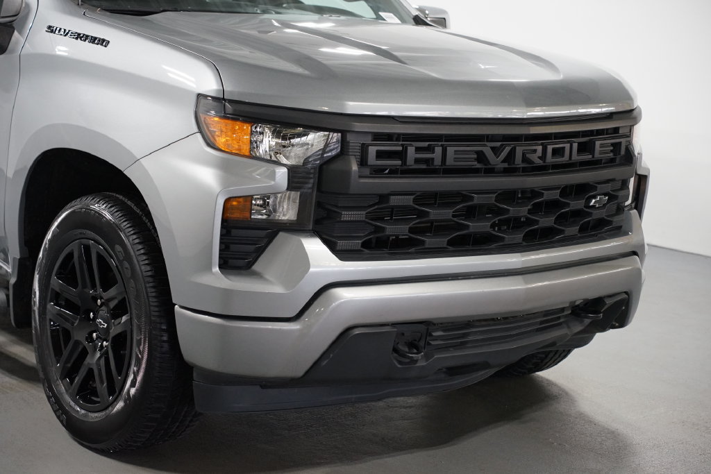 Used 2024 Chevrolet Silverado 1500 Custom w/ Turbomax Blackout Package RWD image 4