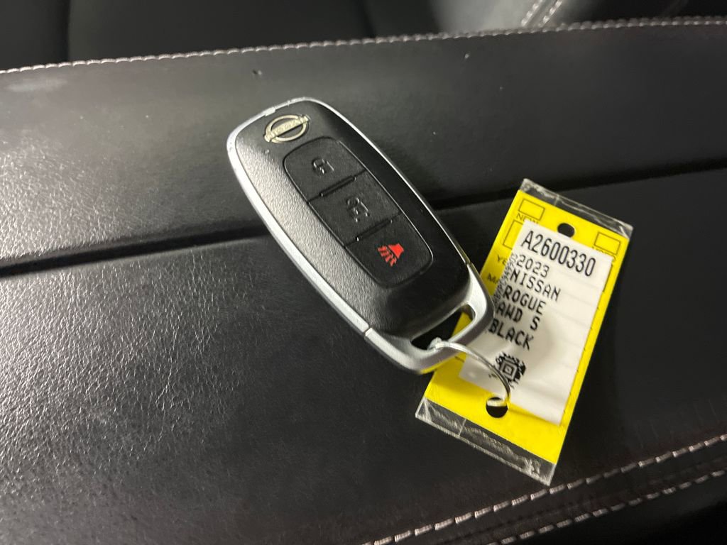 Used 2023 Nissan Rogue S AWD/4WD image 36