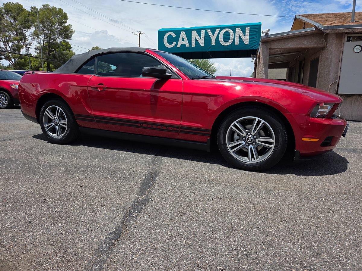 Used 2010 Ford Mustang Premium RWD image 3