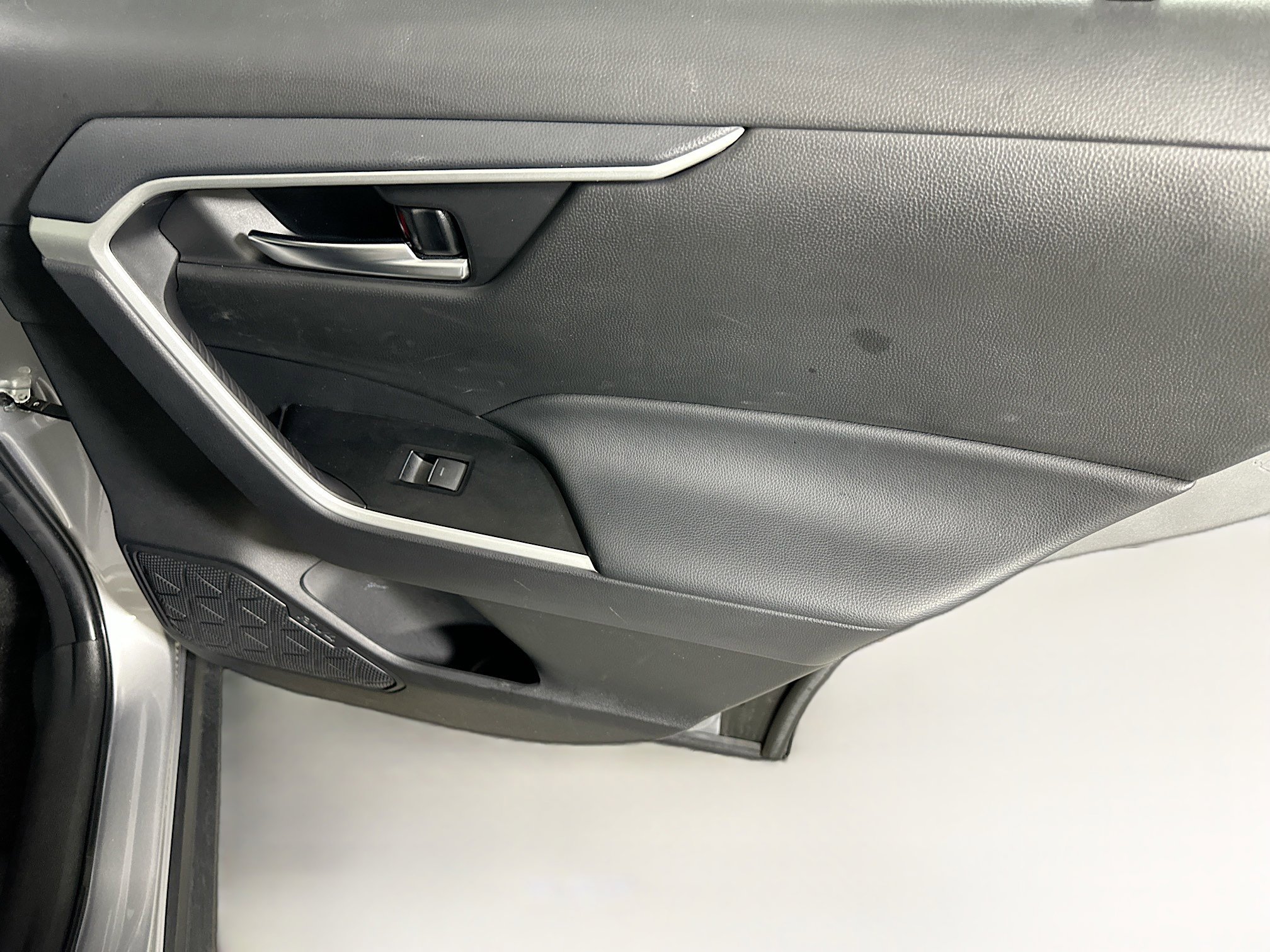 Used 2025 Toyota RAV4 XLE image 28