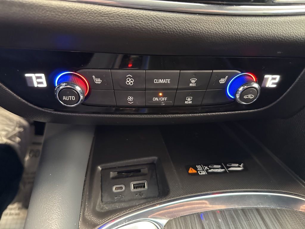 Used 2023 Buick Enclave Essence image 13